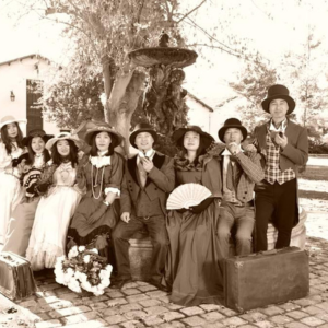 8 personas